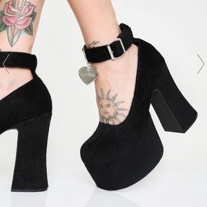 NWT sugar thrillz platform heels